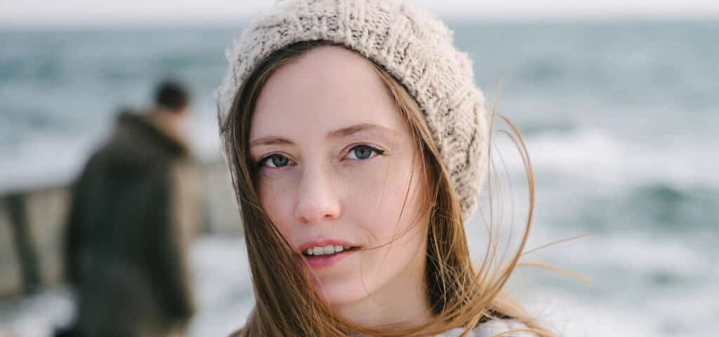 Do hats damage hair?